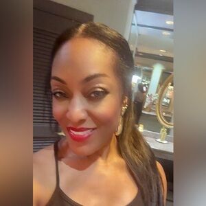 Thank you so much for shopping my closet! I love all things fashion🩷